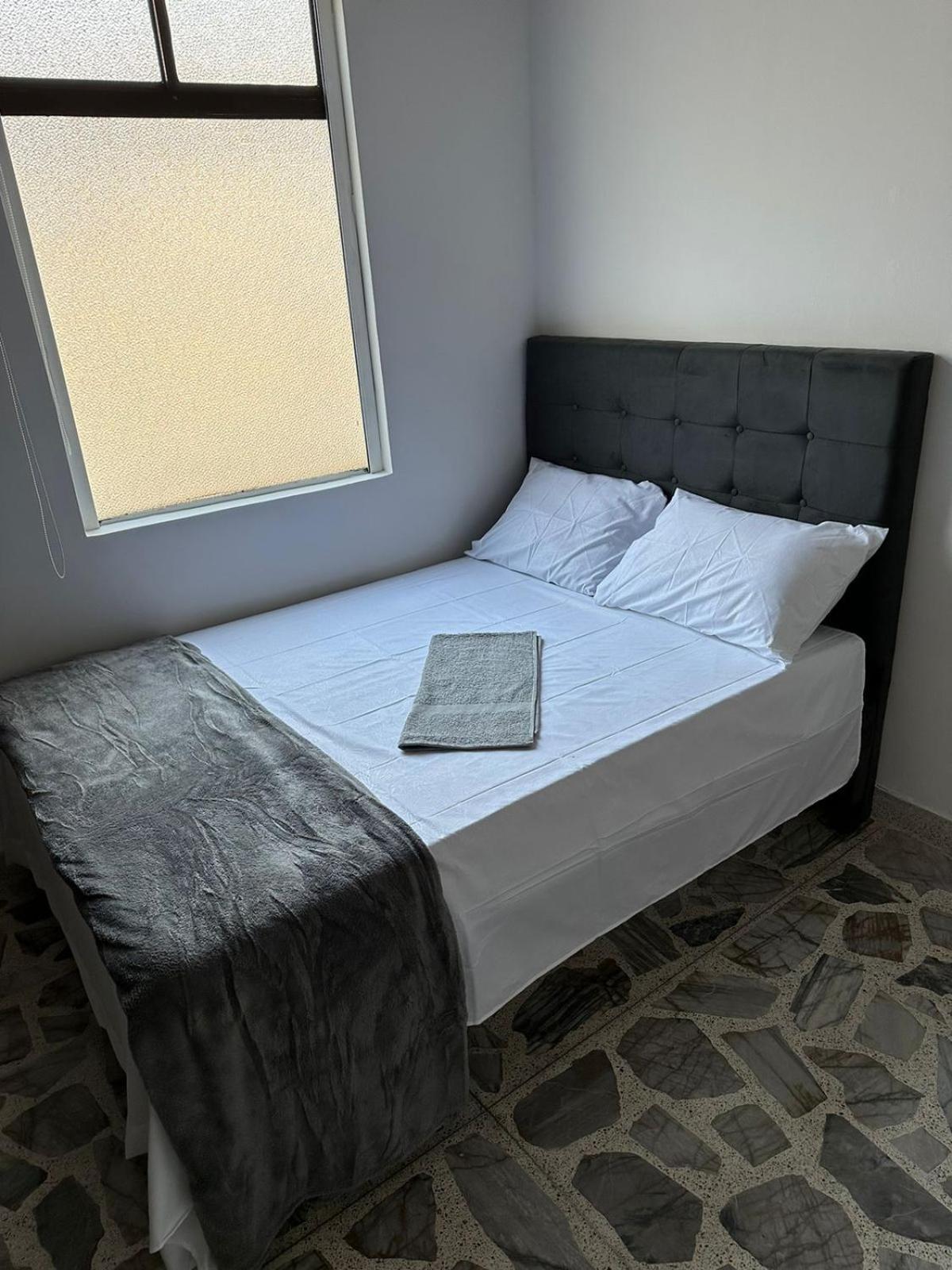 D Casa Hogar, Iluminado Y Tranquilo Con Amenidades Nuevas * Medellin