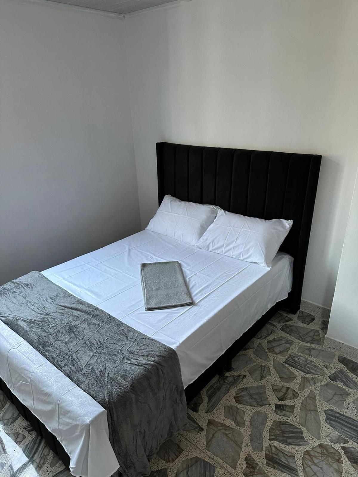 D Casa Hogar, Iluminado Y Tranquilo Con Amenidades Nuevas * Medellin
