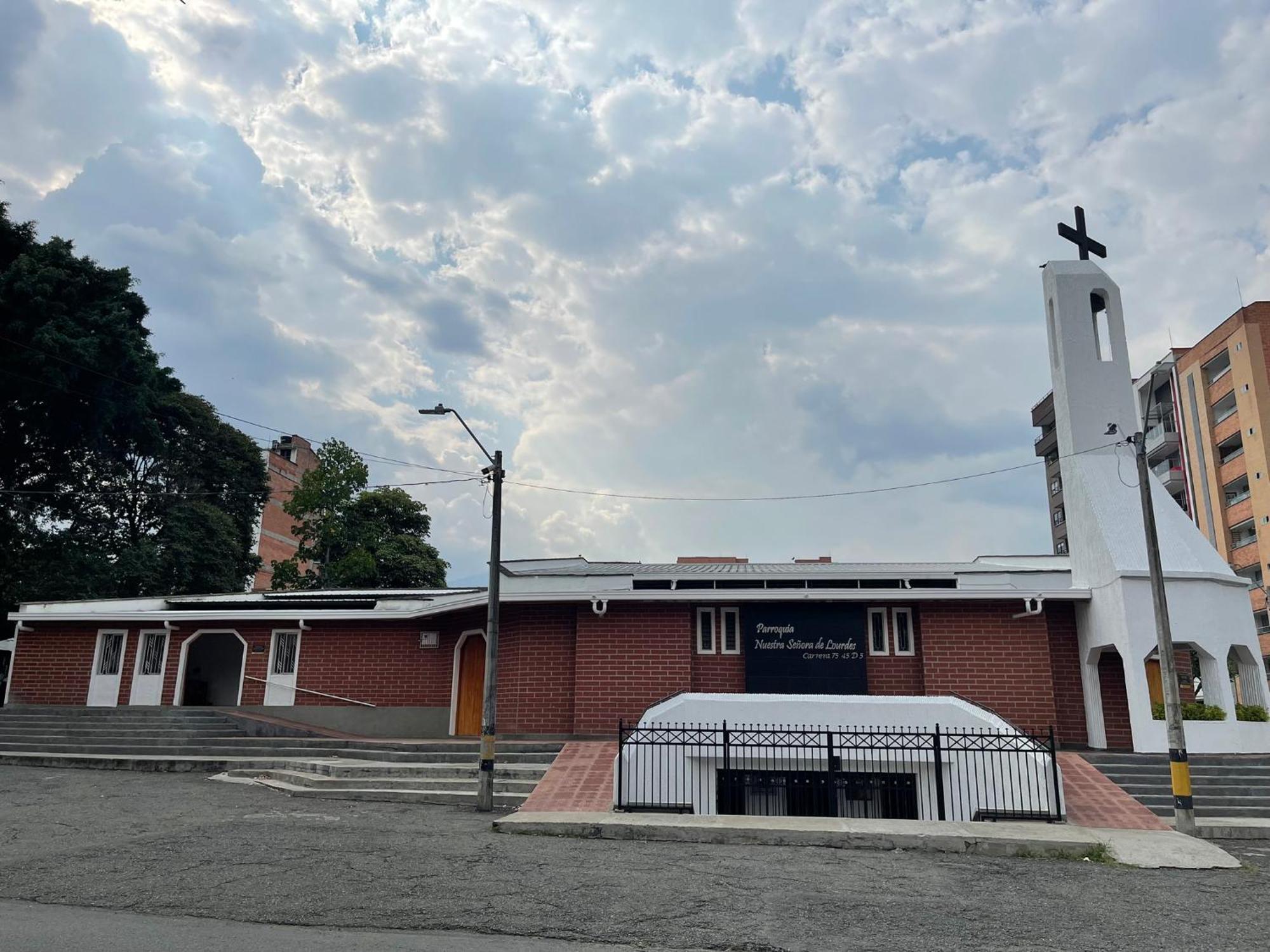 D Casa Hogar, Iluminado Y Tranquilo Con Amenidades Nuevas * Medellin